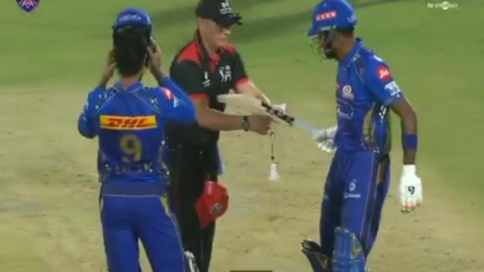 You are currently viewing Why Did Umpires Examine Hardik Pandya’s Bat Throughout the Delhi Capitals vs Mumbai Indians IPL 2025 Match?